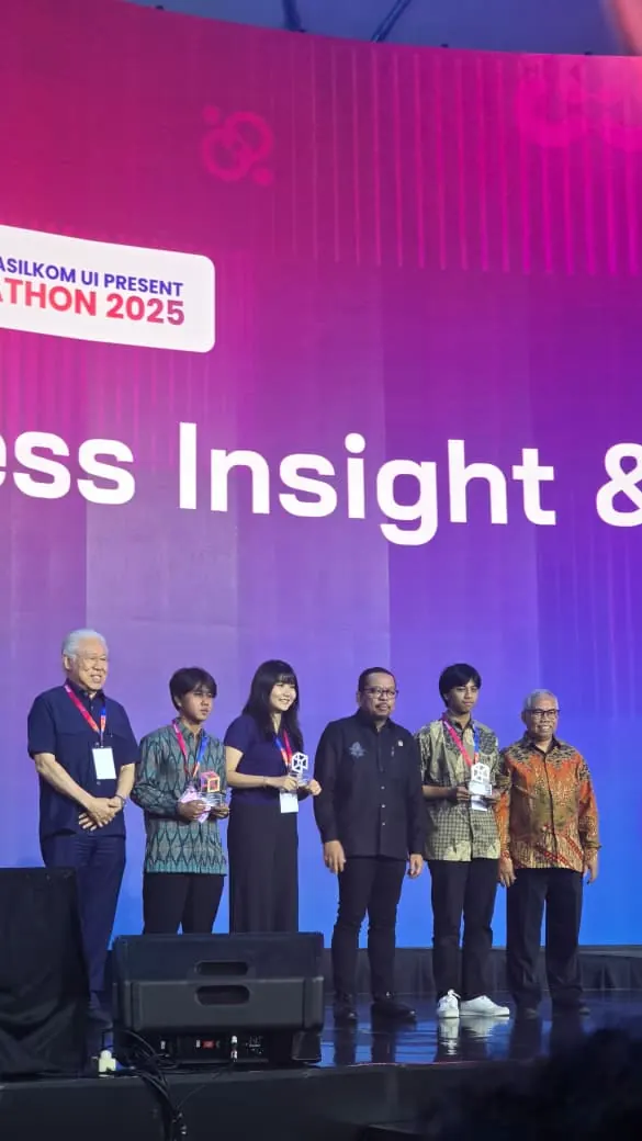 Winning teams on stage at Datathon UI 2025