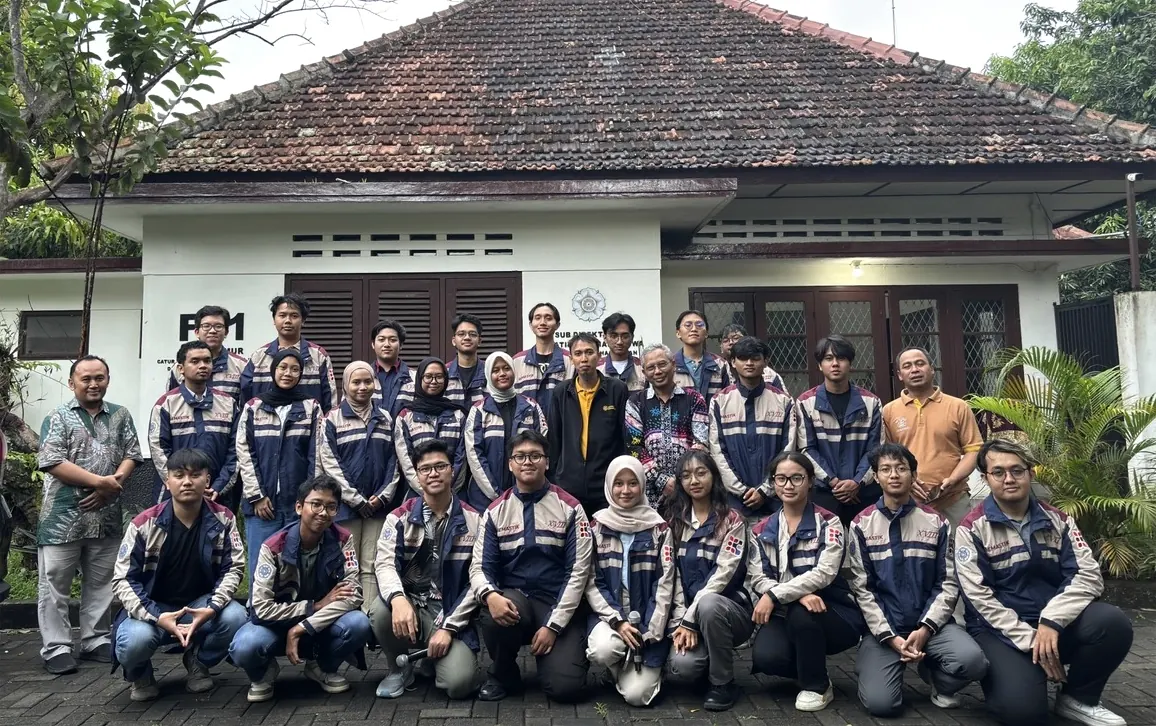 The UGM finalist contingent for GEMASTIK XVIII in their contingent jackets, with lecturers, at the send-off