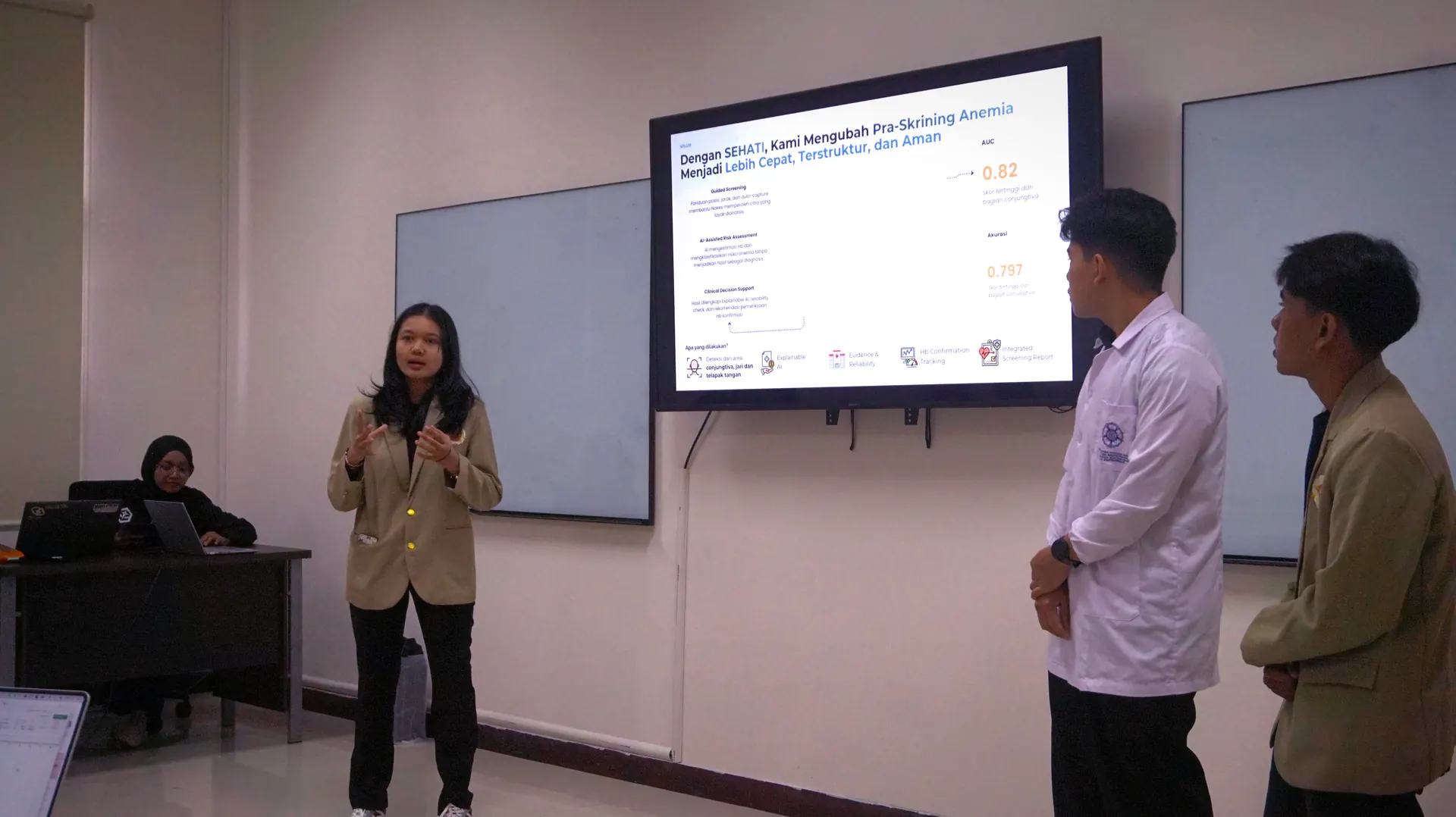 Hematrix presenting their software to the HOLODEV judges