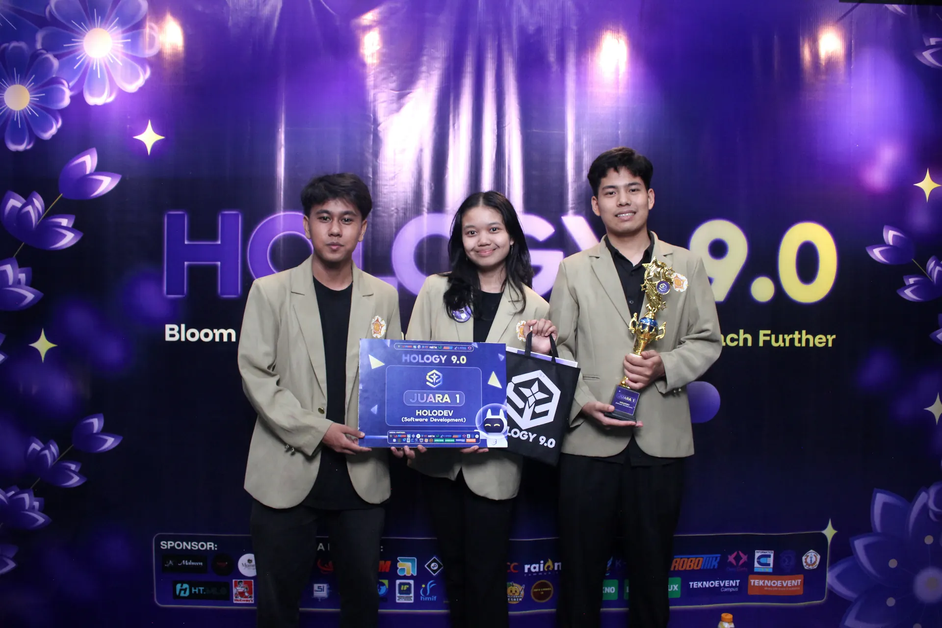 Team Hematrix on the HOLOGY 9.0 stage with the first-place trophy and board